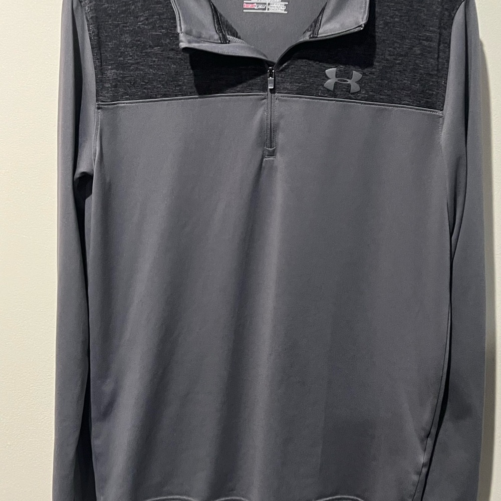 Boys Under Armour Charcoal and Gray 1/4 zip Pullover Like New